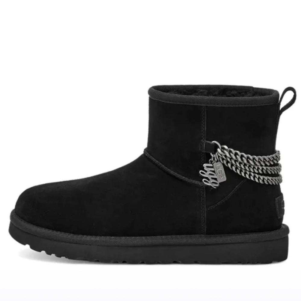 UGG Classic Mini Chains in Black size 6